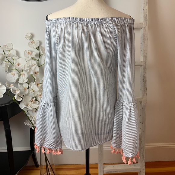 Off Shoulder Bell Sleeve Embroidered Top - Picture 5 of 6